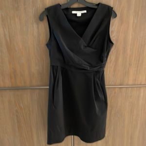 Diane Von Furstenberg black V neck size 6 dress